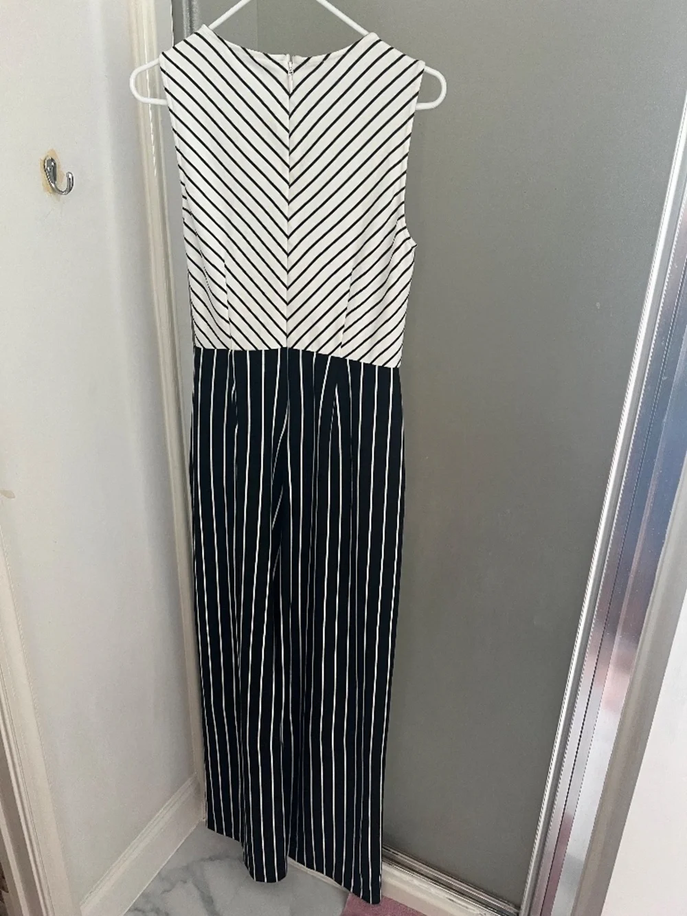 New York & Company black white